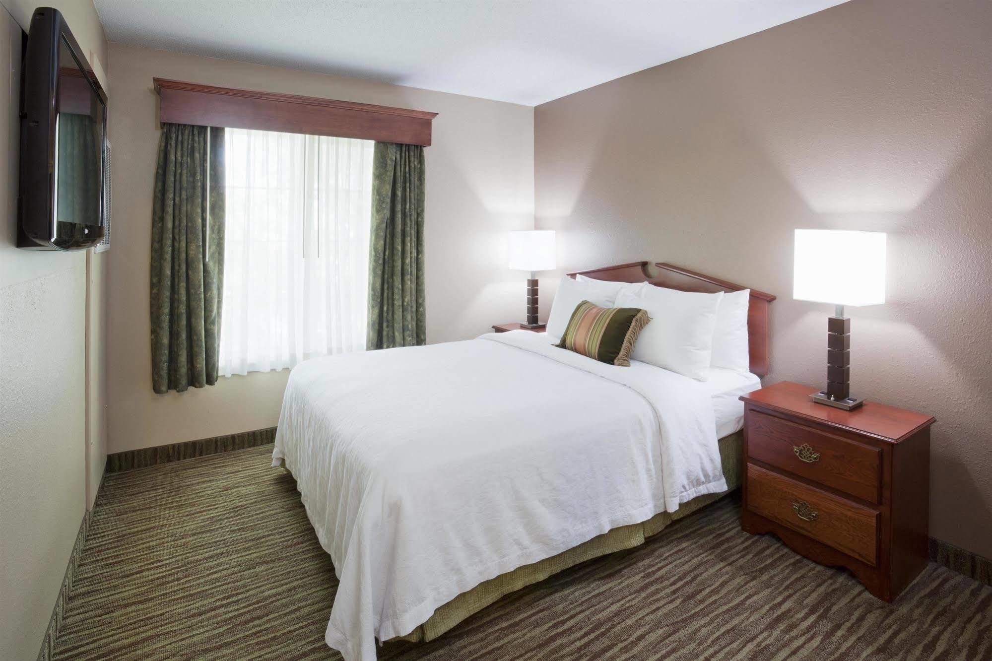 Grandstay Residential Suites Hotel - Eau Claire Exterior photo